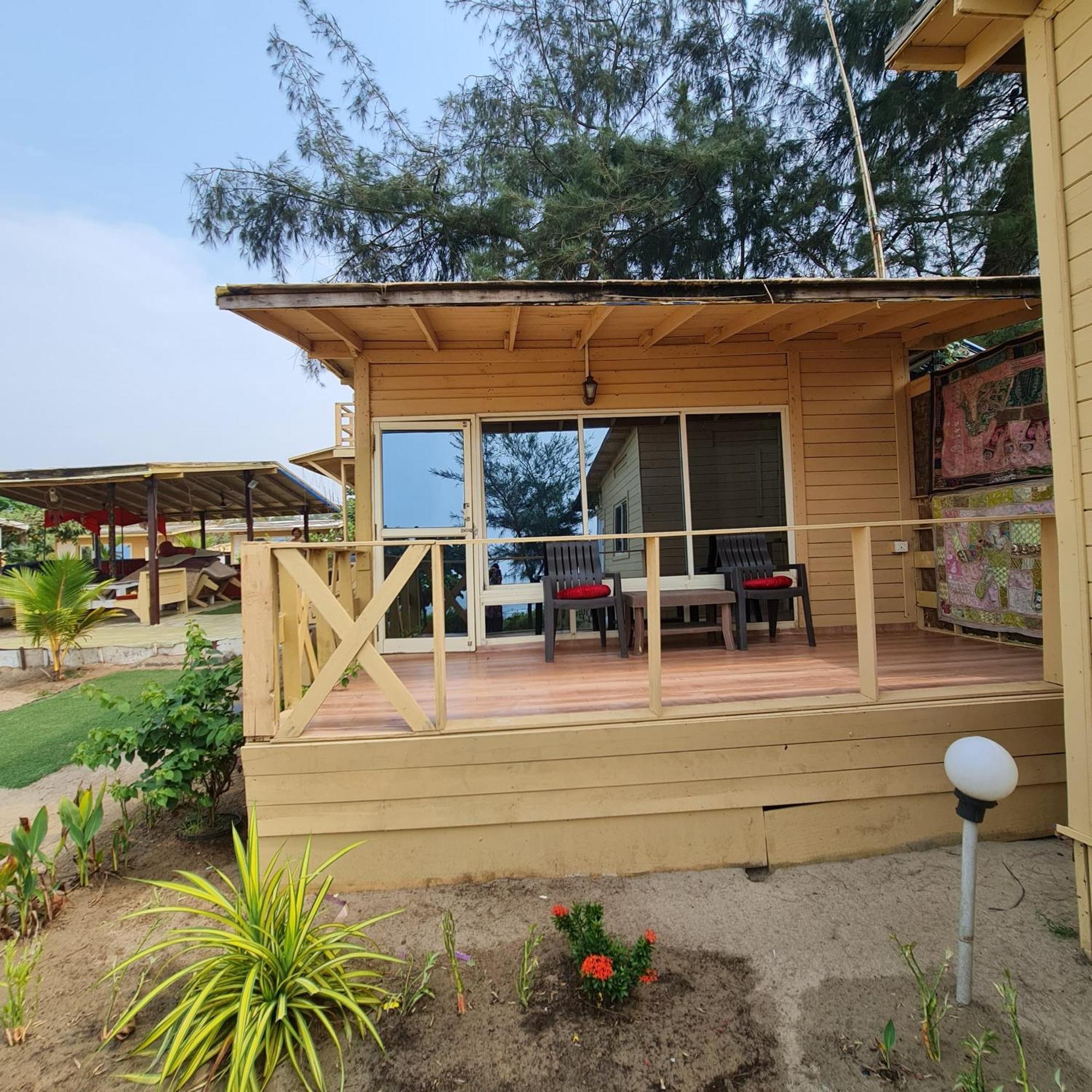 Love Temple Beach Resort Arambol Exterior foto