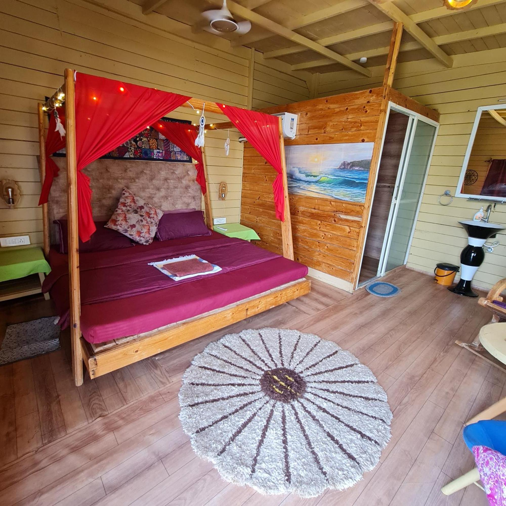 Love Temple Beach Resort Arambol Exterior foto