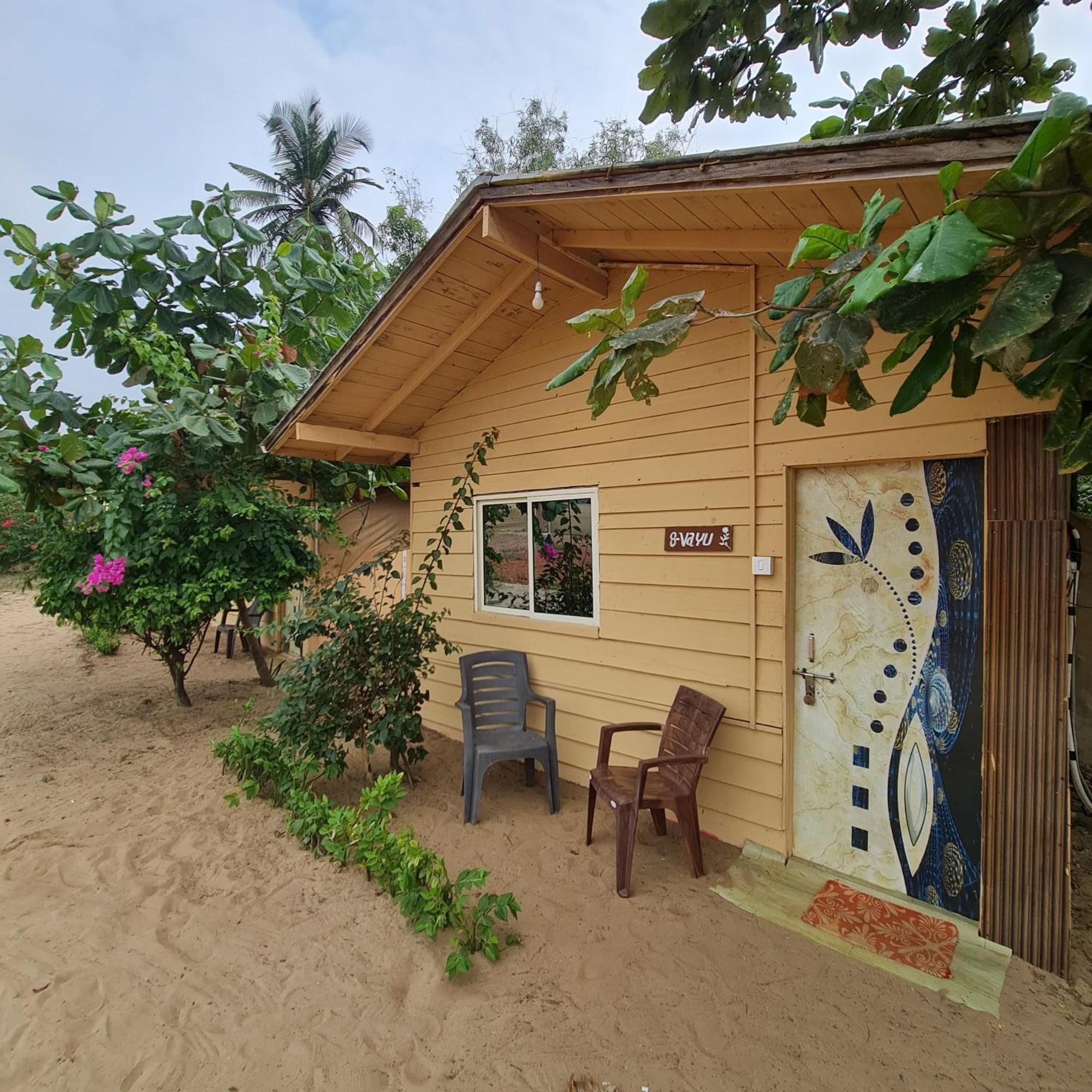 Love Temple Beach Resort Arambol Exterior foto